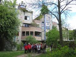 Wandergruppe am Hundertwasser-Haus
Im Kurpark von Bad Soden Wandergruppe am Hundertwasser-Haus
Im Kurpark von Bad Soden