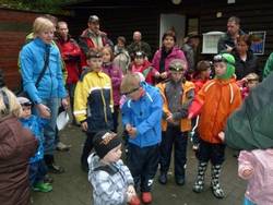 Start zur Nachtwanderung mit Förster Groos
Fröhliche Kinder nach der Nachtwanderung
Start zur Nachtwanderung mit Förster Groos
Fröhliche Kinder nach der Nachtwanderung