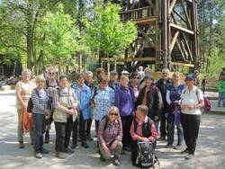 Wandergruppe vor dem Goetheturm Wandergruppe vor dem Goetheturm