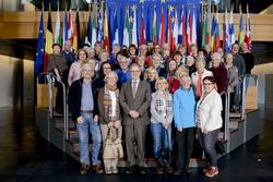 Wandergruppe im EU-Parlament
EU-Parlamentsgebäude Wandergruppe im EU-Parlament
EU-Parlamentsgebäude